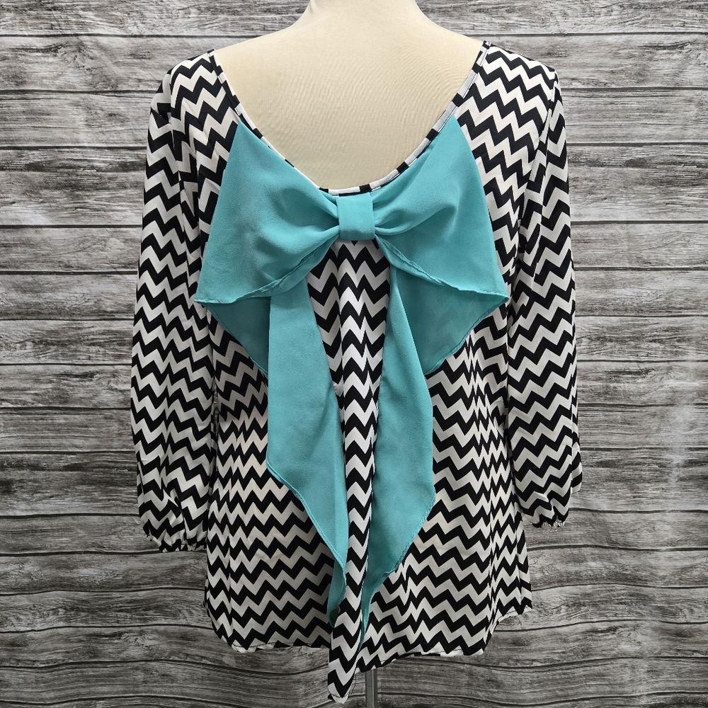 M heart M chevron top with teal bow